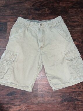 Wrangler Men’s cargo shorts size 30